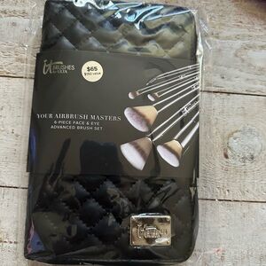 IT Cosmetics Airbrush Masters 6-Piece Brush Set - Black and Silver